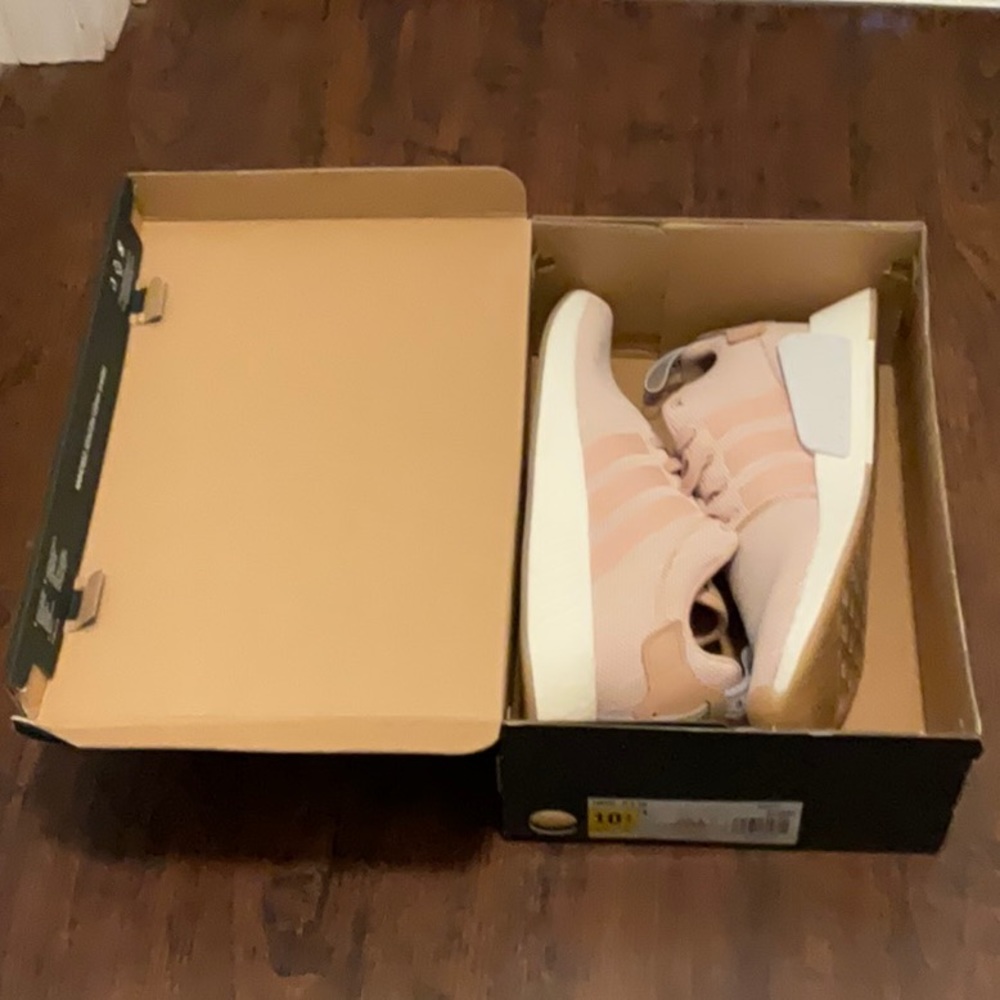 Women Adida R2 NMD
